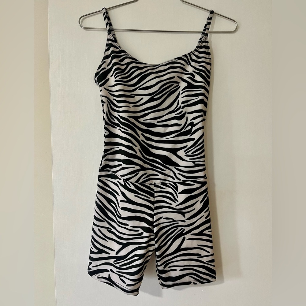 “ONZIE” zebra romper size S/M